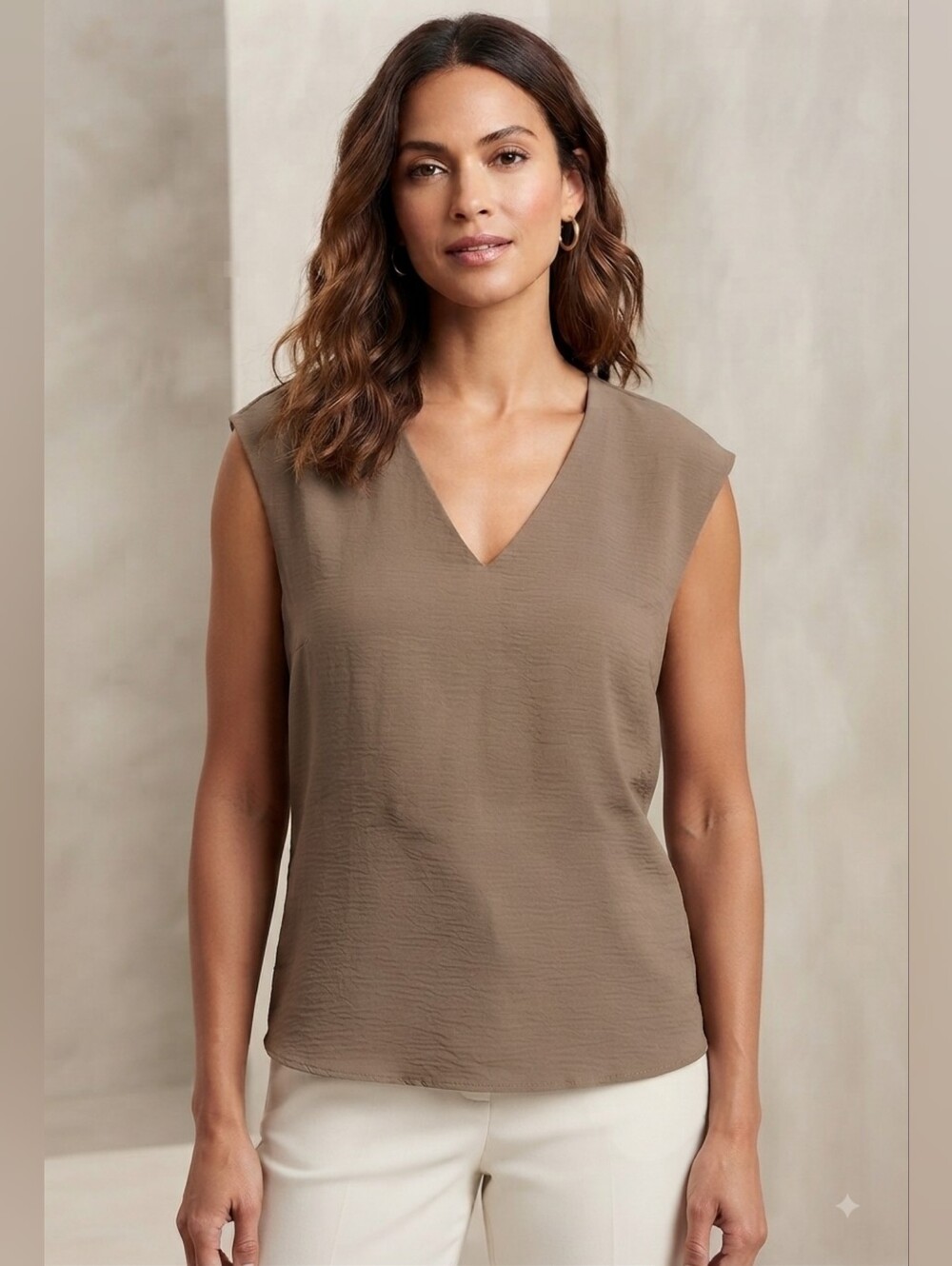 (1770) NWT TAMARA H V-Neck Textured Top, Size XS